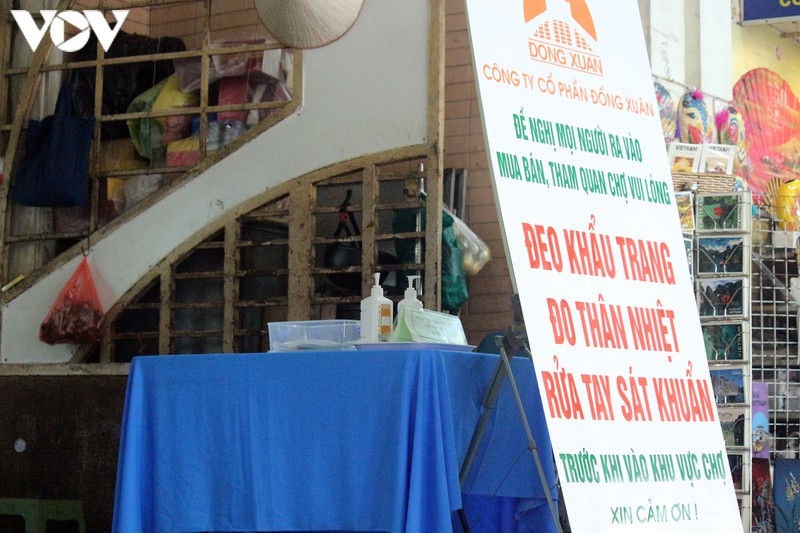 ảnh: người hà nội đeo khẩu trang đi chợ tuân thủ phòng chống covid-19 hình 7 anh: nguoi ha noi deo khau trang di cho tuan thu phong chong covid-19 hinh 7