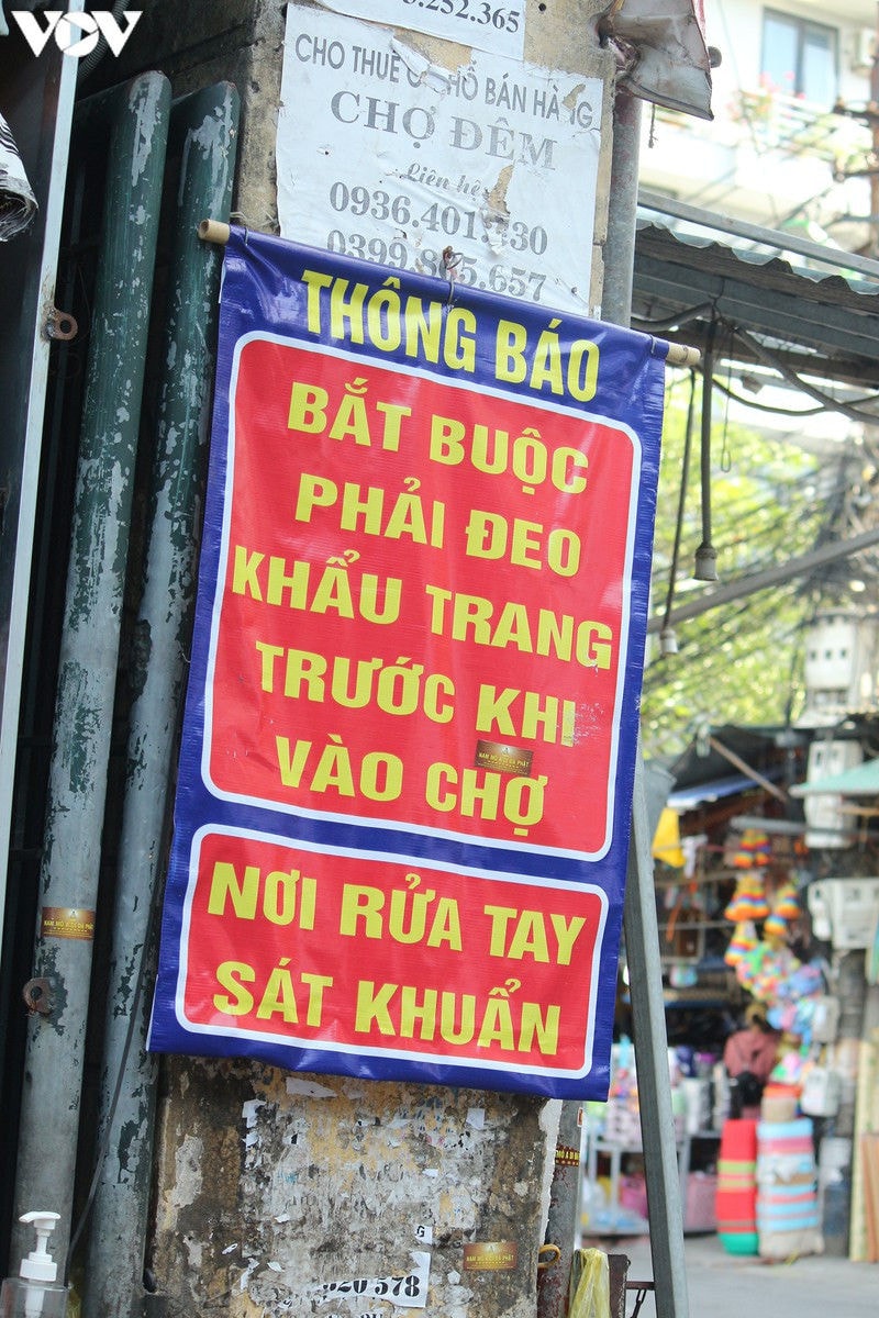 ảnh: người hà nội đeo khẩu trang đi chợ tuân thủ phòng chống covid-19 hình 9 anh: nguoi ha noi deo khau trang di cho tuan thu phong chong covid-19 hinh 9