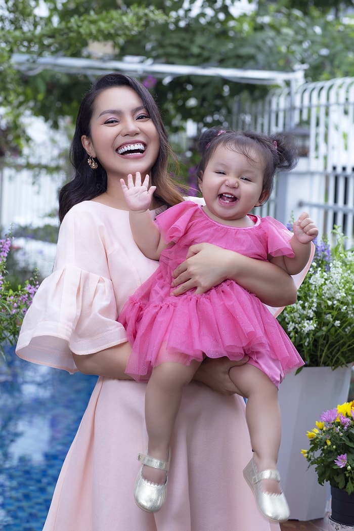 Ca sĩ Nguyễn Ngọc Anh lần đầu khoe con gái nhỏ - 1