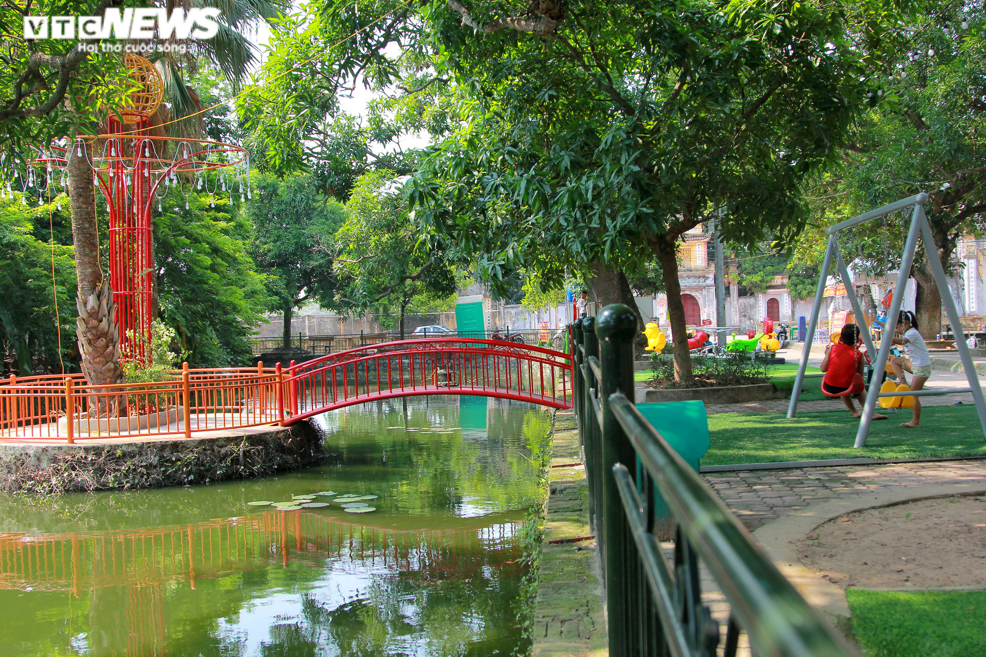 Công viên thu nhỏ ở làng quê ngoại thành Hà Nội hút hồn người già, trẻ nhỏ - 7