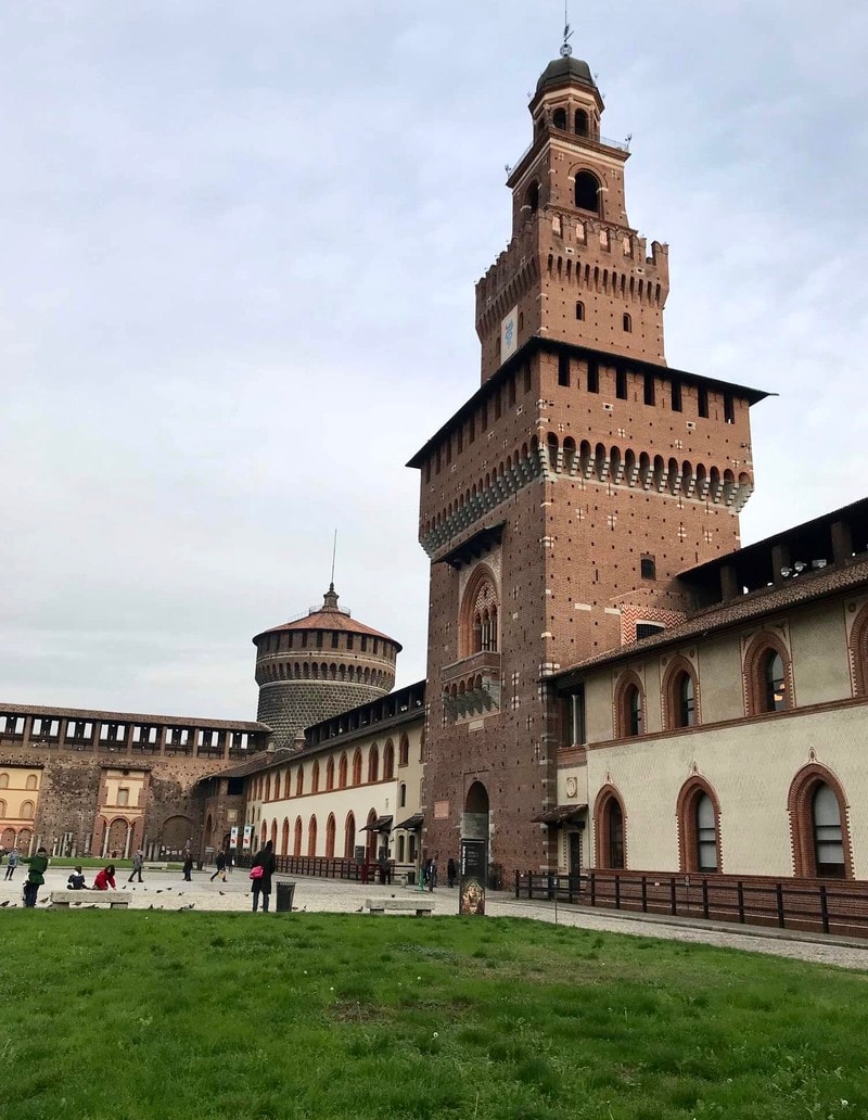 lau dai castello sforzesco – noi luu giu lich su cua milan hinh 1