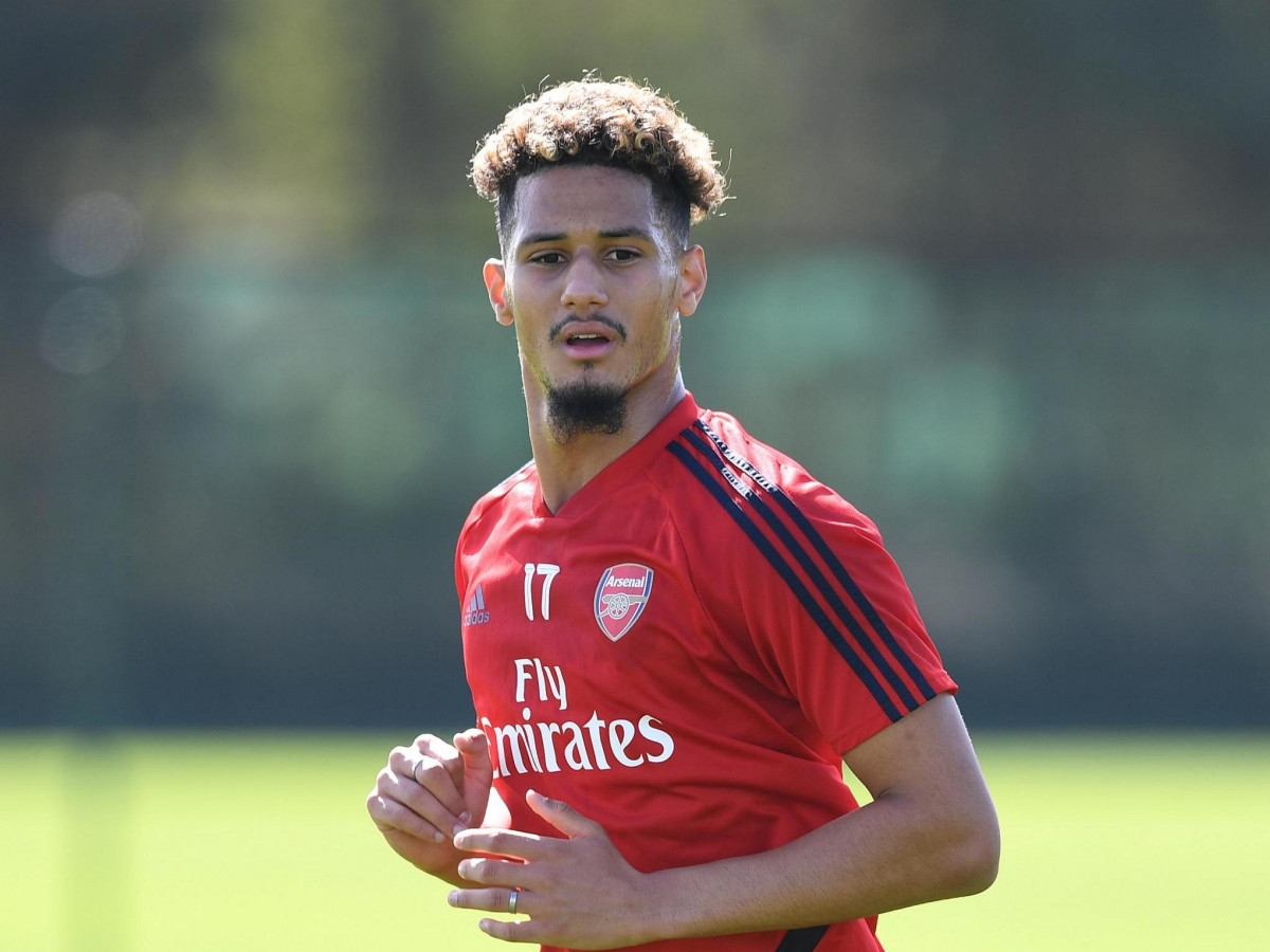 William Saliba (19 tuổi - Arsenal): Saliba được Arsenal ký hợp đồng khi mới 18 tuổi và tiếp tục được trui trèn ở Saint-Étienne. Anh được kỳ vọng sẽ là nhân tố quan trọng ở hàng thủ của đội chủ sân Emirates mùa tới.
