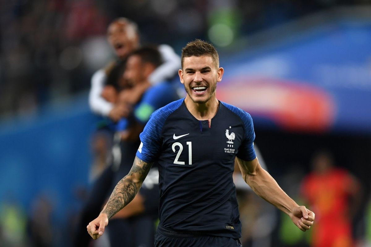 Chạy cánh trái: Lucas Hernandez
