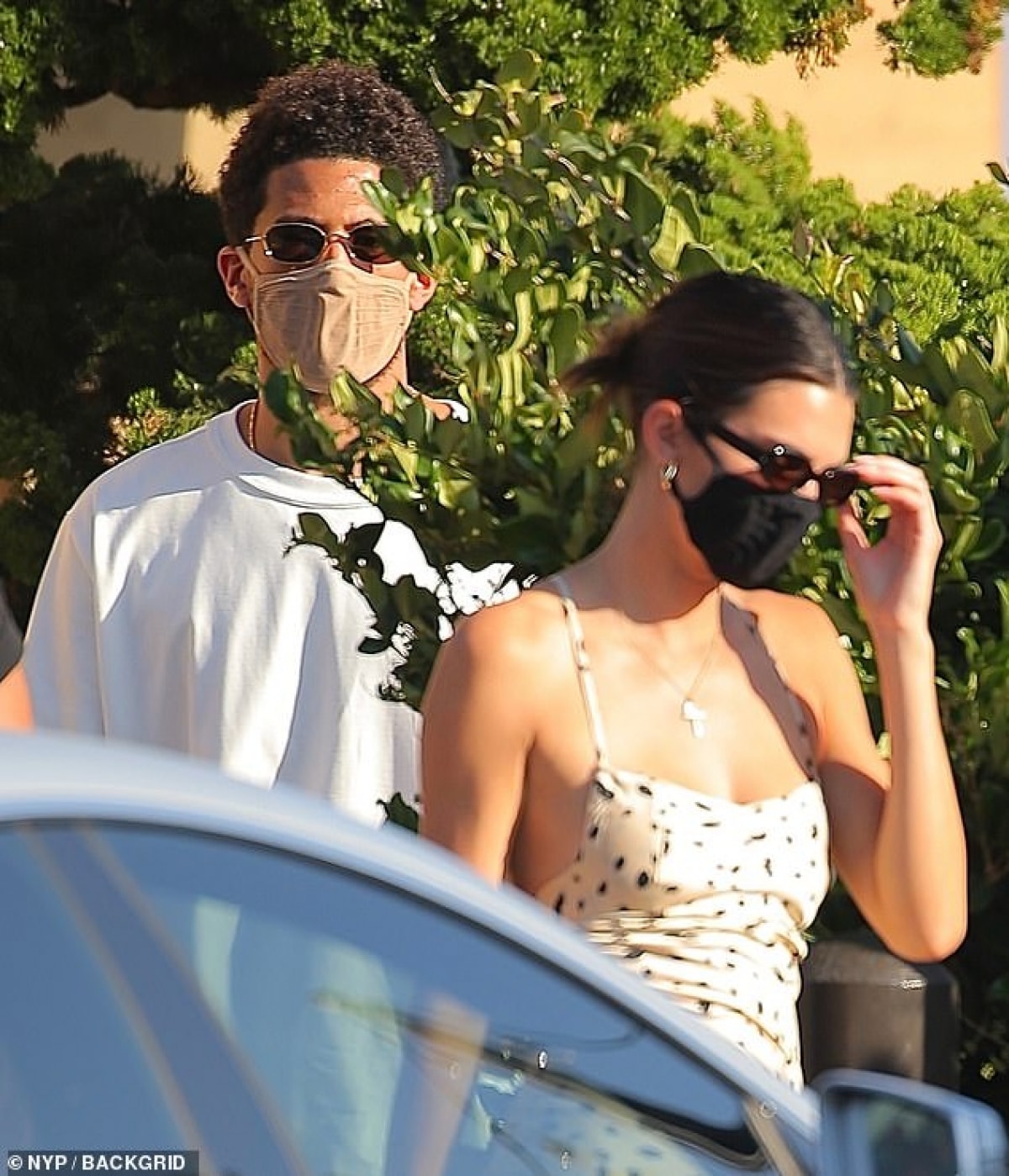Kendall Jenner sành điệu đi chơi cùng bạn trai mới - Devin Booker ở Mỹ ngày 6/9 vừa qua, theo giờ địa phương.