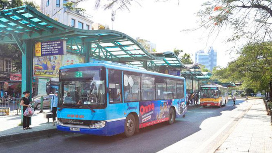 Việc mở rộng mạng lưới vận tải hành khách công cộng đã phần nào đáp ứng nhu cầu đi lại của người dân Thủ đô, giúp người dân đi lại thuận tiện hơn