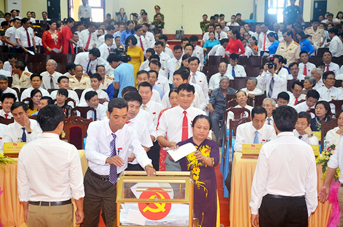 Đại hội Đảng bộ huyện Quảng Ninh, tỉnh Quảng Bình tiến hành bầu trực tiếp Bí thư Huyện ủy và các chức danh Phó Bí thư.