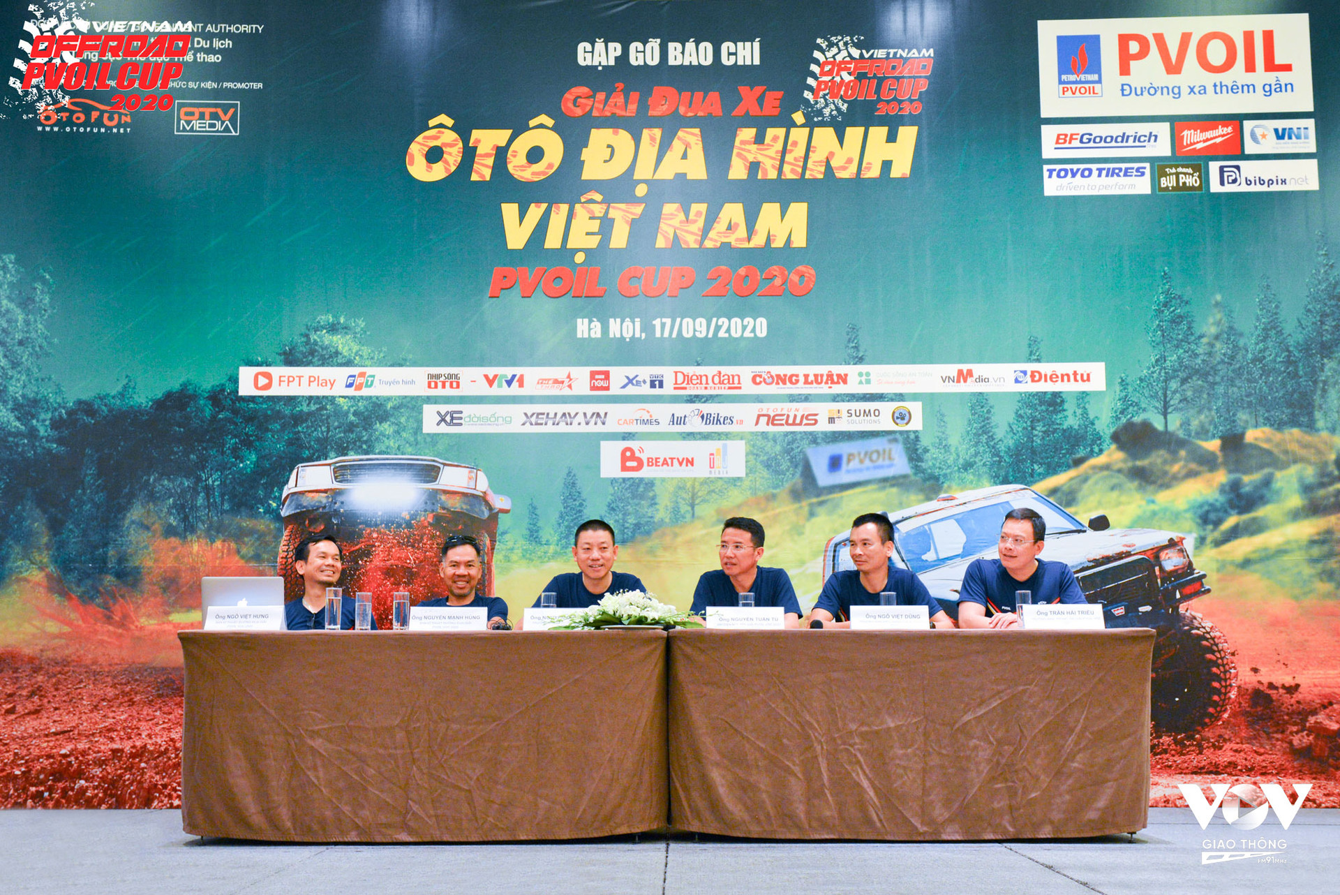 (Theo ông Nguyễn Đức Hoàng, Trưởng Ban tổ chức giải, Tổng Giám đốc OTV Media: “PVOIL VOC 2020 là giải đua ô tô off-road đầu tiên trong năm nay nên kỳ vọng của các vận động viên rất cao.”)