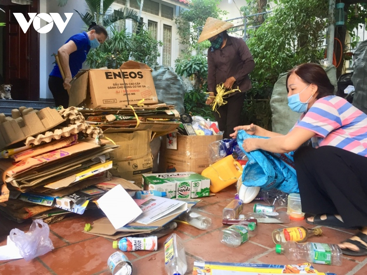 Phân loại rác thải tại nguồn: Gây quỹ giúp học sinh nghèo tại thành phố Đà Nẵng (20/9/2020)