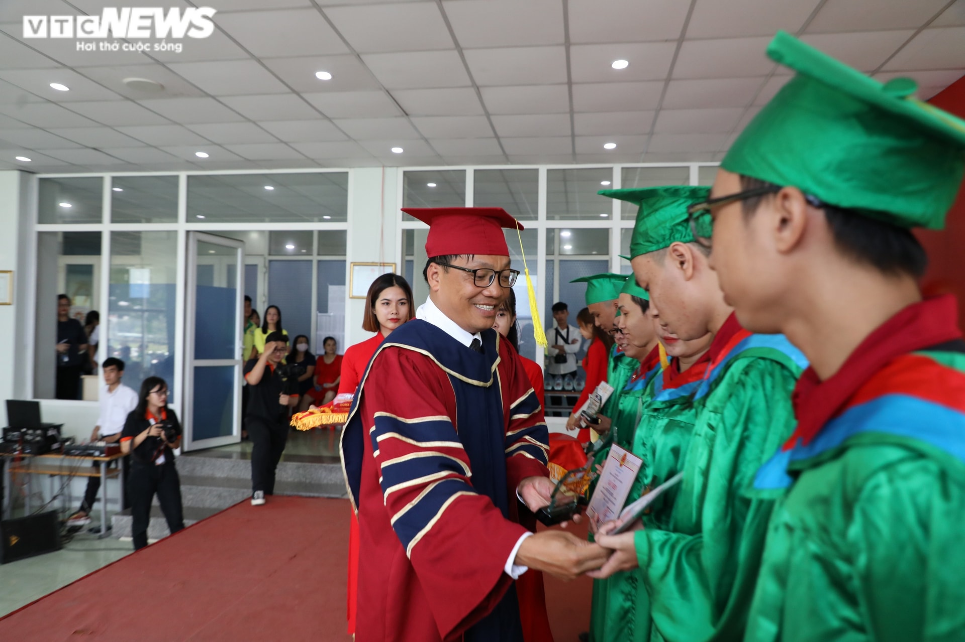 Hơn 89% sinh viên VOV College tốt nghiệp loại khá, giỏi, xuất sắc - 1
