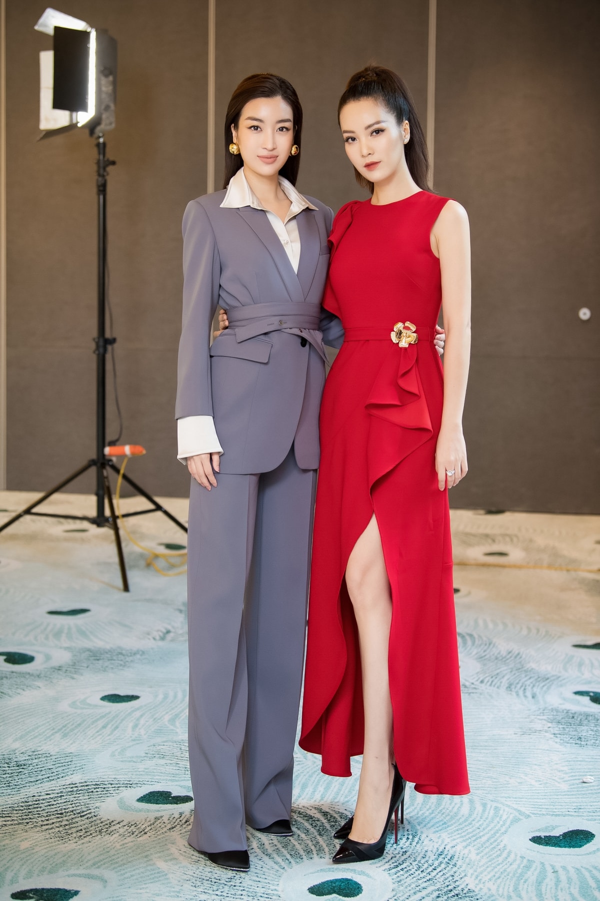 Ở lần xuất hiện này, Đỗ Mỹ Linh thay đổi phong cách mới lạ khi diện bộ vest phong cách menswear cá tính.