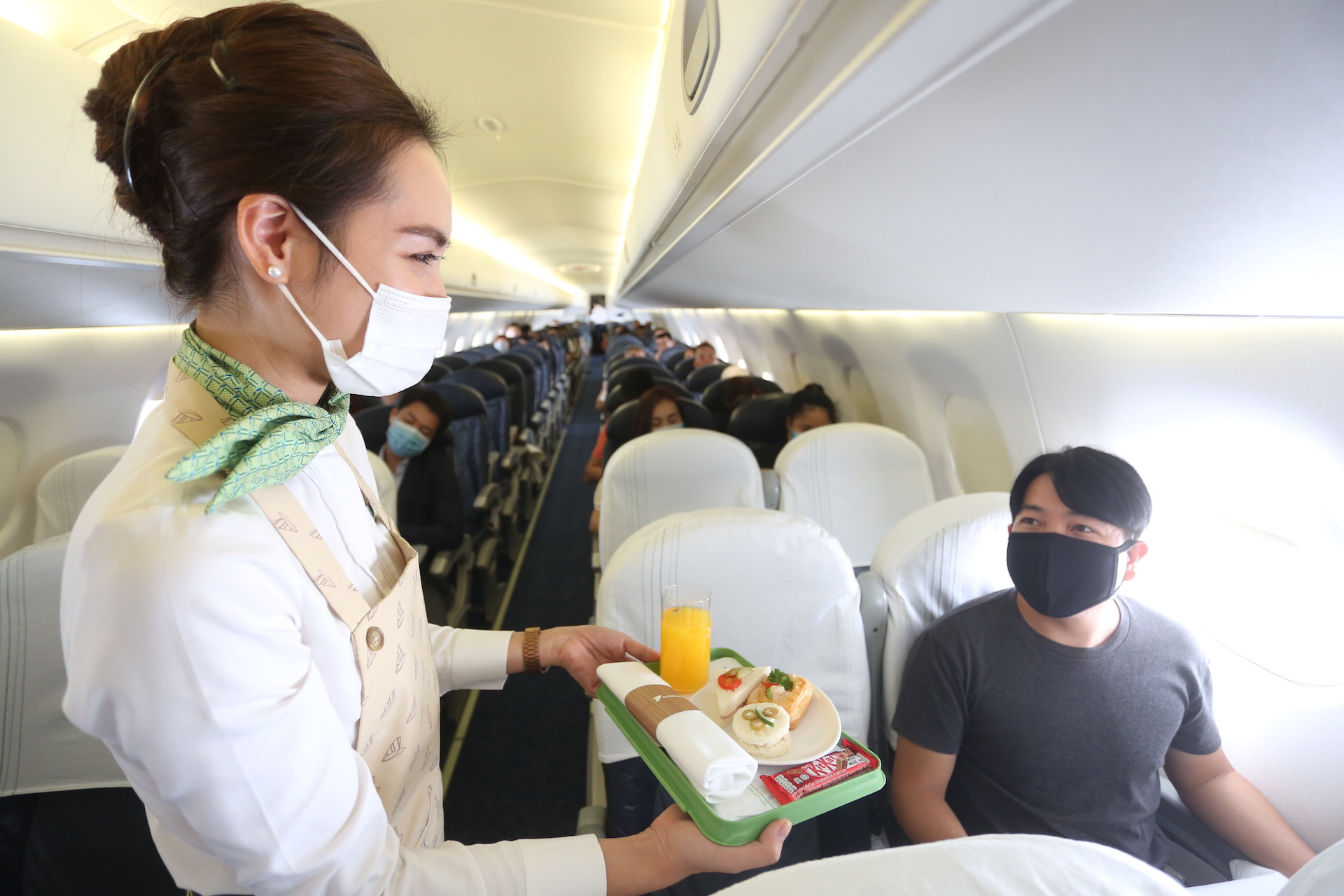 Khai trương 3 đường bay thẳng, Bamboo Airways tặng 1 tỷ đồng tiền mặt hỗ trợ hộ nghèo Côn Đảo - ảnh 7