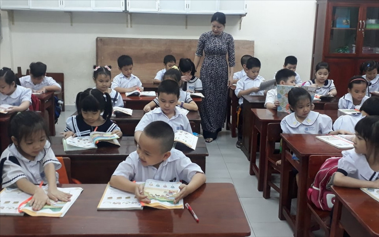 Đà Nẵng: Phụ huynh và giáo viên đều kêu về chương trình lớp 1 quá nặng (8/10/2020)