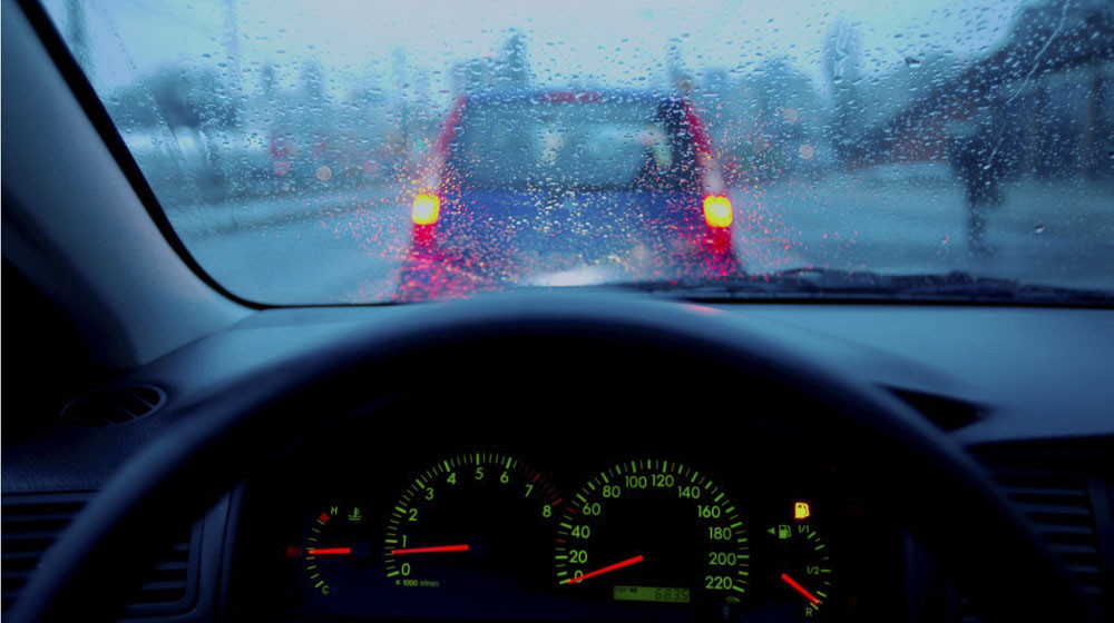 Bạn hữu đường xa: Mẹo xử lý kính ô tô bị mờ khi lái xe trời mưa (8/10/2020)