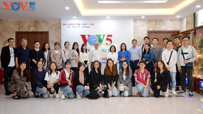 Ban Đối ngoại VOV5 gặp gỡ sinh viên Học viện Báo chí và Tuyên truyền - ảnh 12