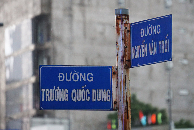 Đường Trương Quốc Dung, đoạn giao với đường Nguyễn Văn Trỗi, quận Phú Nhuận, có tên đúng phải là Trương Quốc Dụng. Ảnh: Mạnh Tùng.