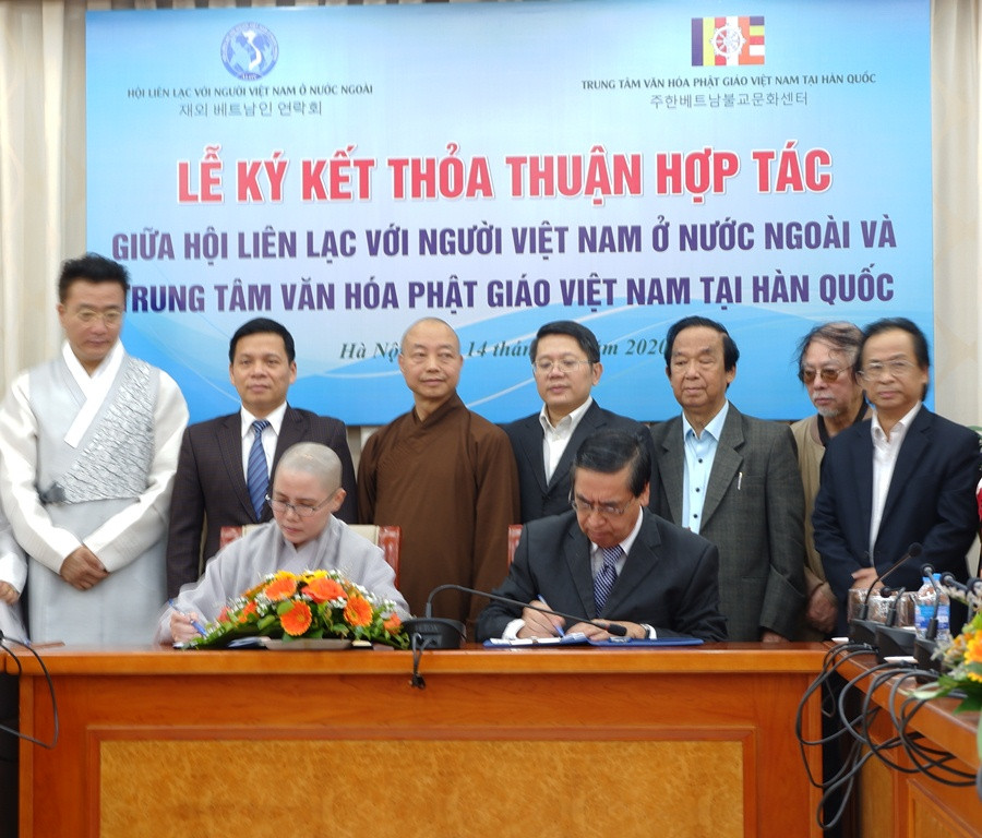 Ký kết thỏa thuận hợp tác kết nối cộng đồng phật tử người Việt ở Hàn Quốc với Hội Liên lạc với người Việt Nam ở nước ngoài - ảnh 1