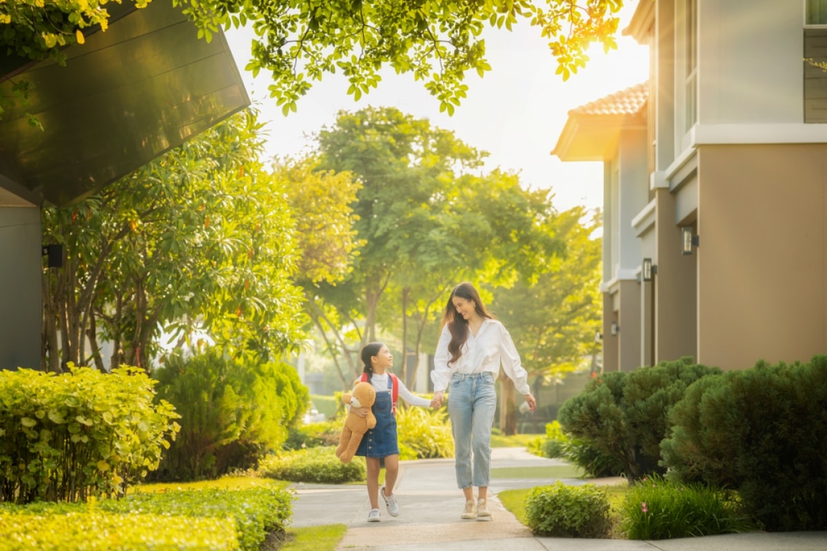 Với trường học và bệnh viện chuẩn quốc tế “ngay bên thềm nhà”, các bậc phụ huynh yên tâm việc học hành của con trẻ và chăm sóc sức khỏe cho gia đình.