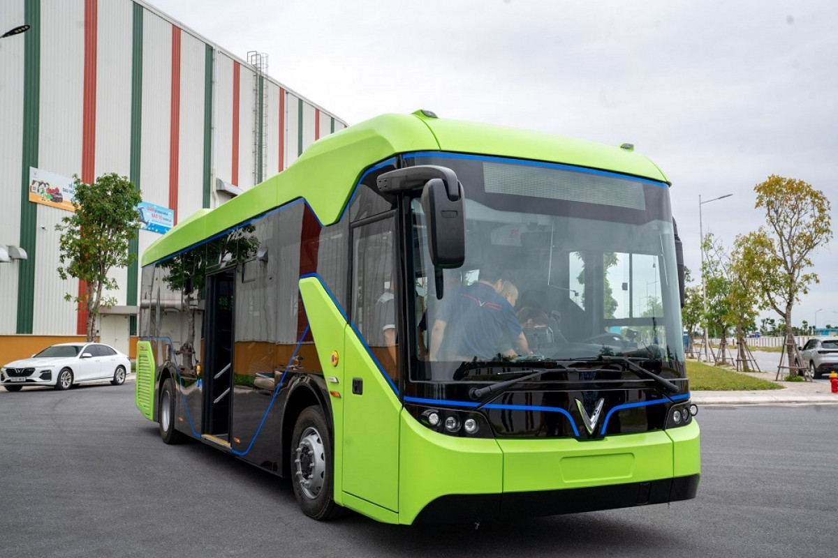 Ngày 16/10 vừa qua, Bộ GTVT đã có văn bản gửi UBND TP Hà Nội và TP HCM đồng thuận với đề xuất vận tải hành khách công cộng bằng xe buýt điện của Tập đoàn Vingroup.