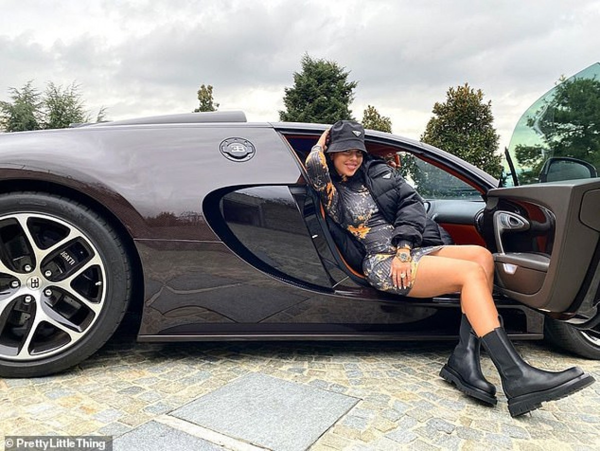 Bạn gái C.Ronaldo tạo dáng sang chảnh bên siêu xe