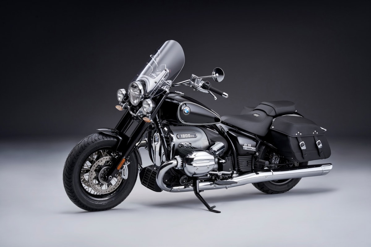Bắt đầu với chiếc R 18 Classic, mẫu xe này được gọi là “chiếc touring hoài cổ mang âm hưởng khởi đầu của dòng xe du lịch lớn”.