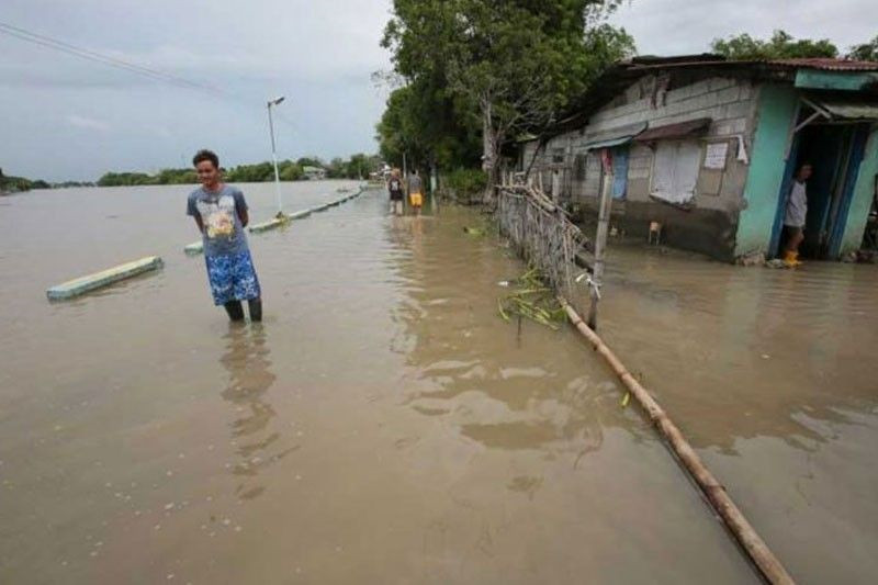 Ảnh: Khung cảnh hoang tàn ở Philippines sau khi bị bão Molave tàn phá - 2