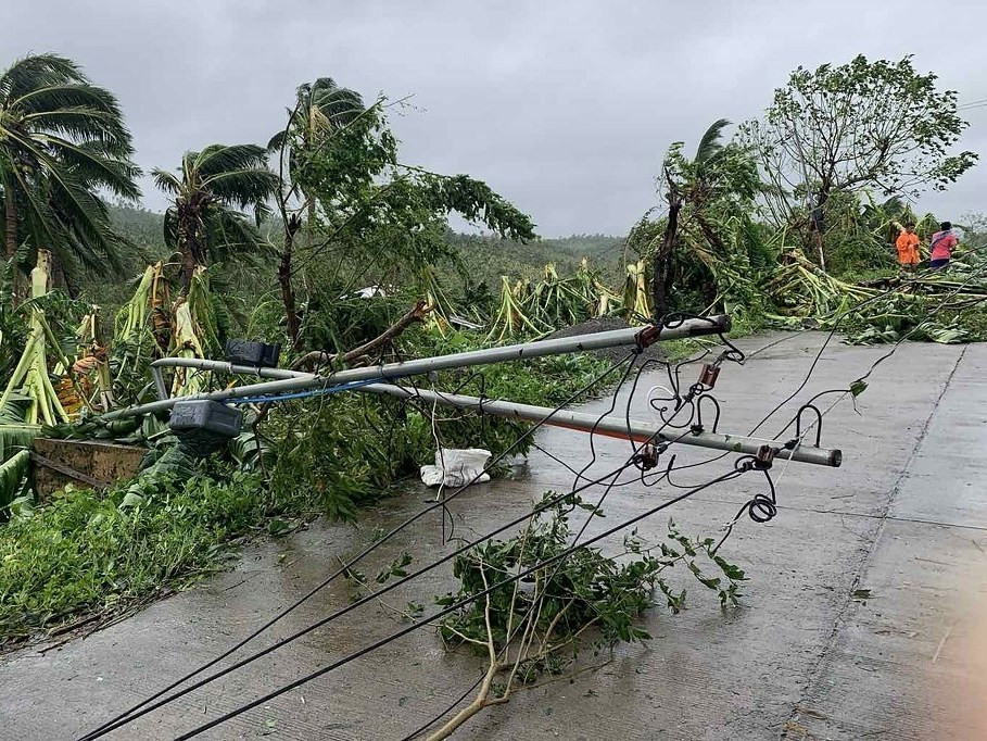 Ảnh: Khung cảnh hoang tàn ở Philippines sau khi bị bão Molave tàn phá - 5