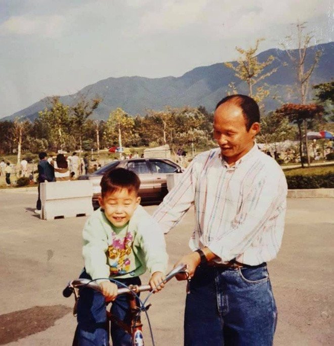 Con trai HLV Park Hang Seo đăng ảnh lúc trẻ của bố - 1