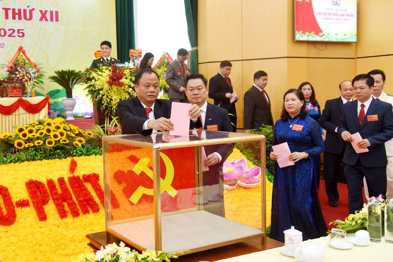 Ông Hoàng Duy Chinh được bầu làm Bí thư Tỉnh ủy Bắc Kạn - 1
