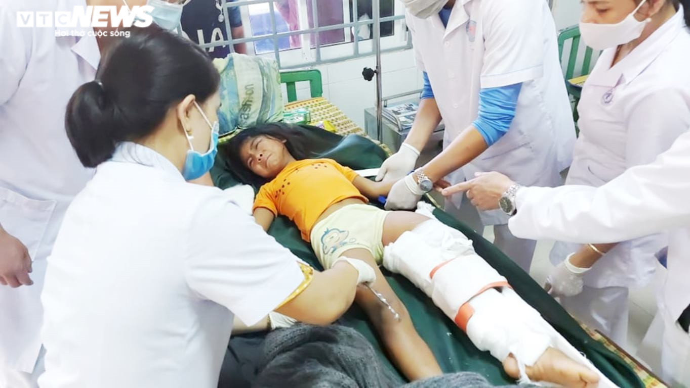 Sạt lở vùi lấp hàng chục người ở Quảng Nam: Nhiều người còn sống - 1