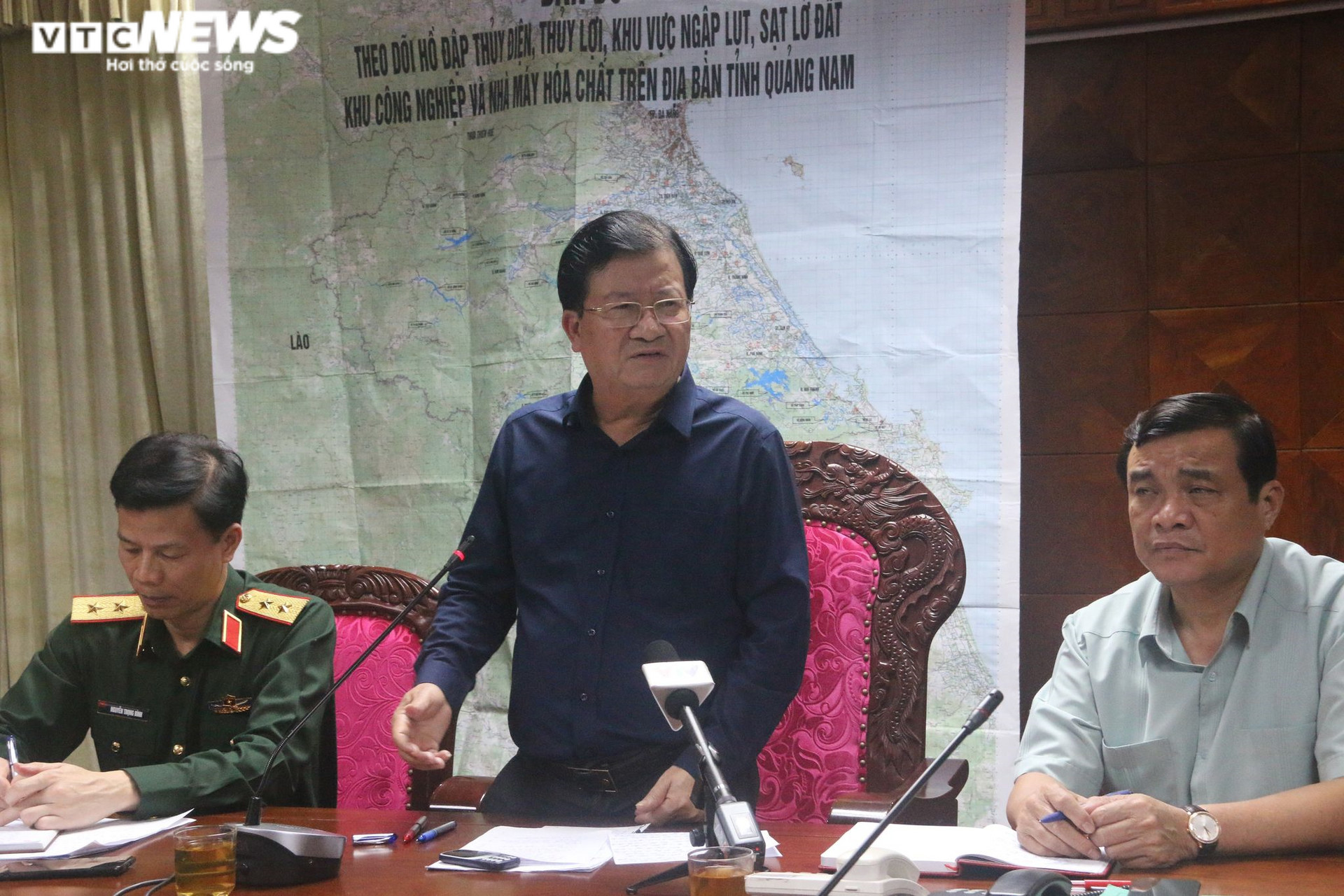 Sạt lở núi vùi lấp 53 người ở Quảng Nam: Chia 2 cánh quân để tìm kiếm cứu nạn - 1
