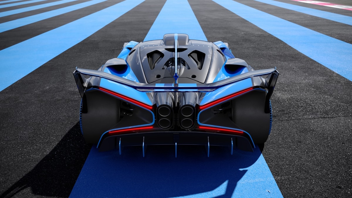 Bugatti Bolide sở hữu động cơ W16 dung tích 8.0 lít với bốn bộ tăng áp, tạo công suất cực đại lên đến 1.850 mã lực ở tua máy 7.000 vòng/phút khi sử dụng xăng đua Octane 110 và 1.850 Nm mô-men xoắn và lên đến 2.000 Nm ở tua máy 7.025 vòng/phút.
