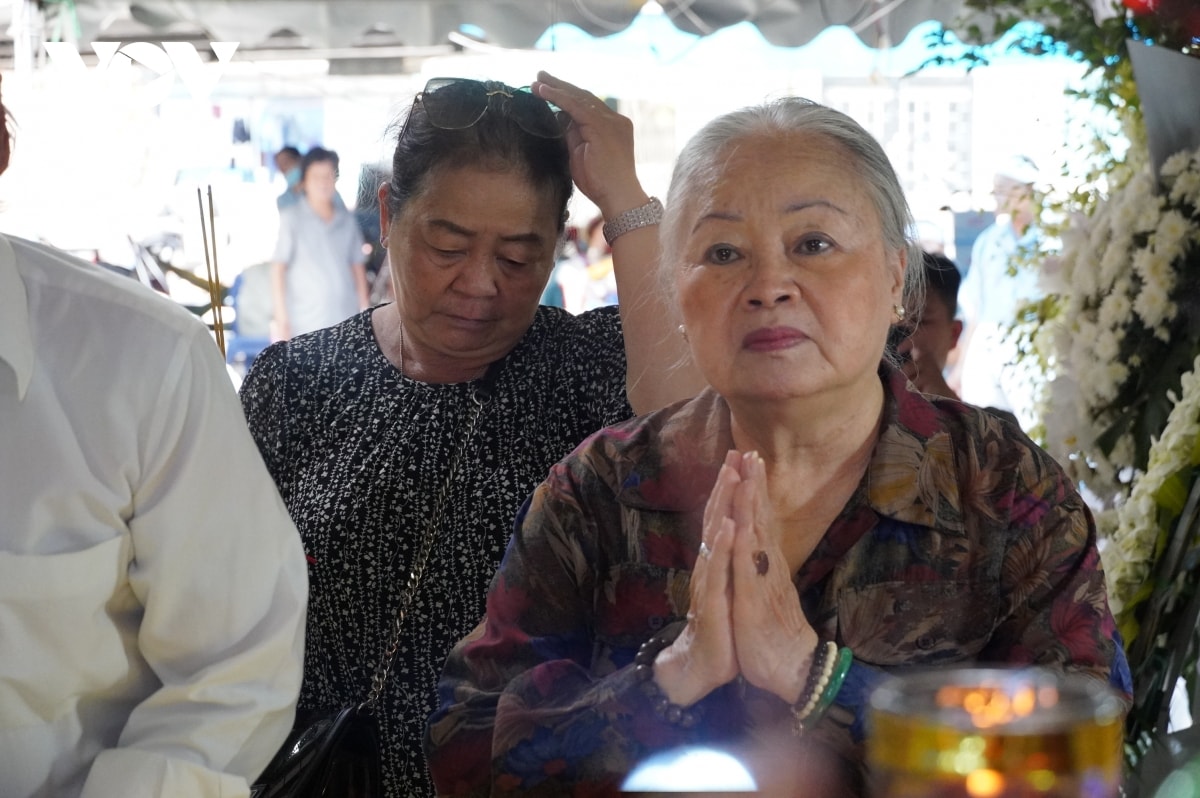 Trương Ngọc Ánh, Thành Lộc viếng nghệ sĩ Ánh Hoa - 6