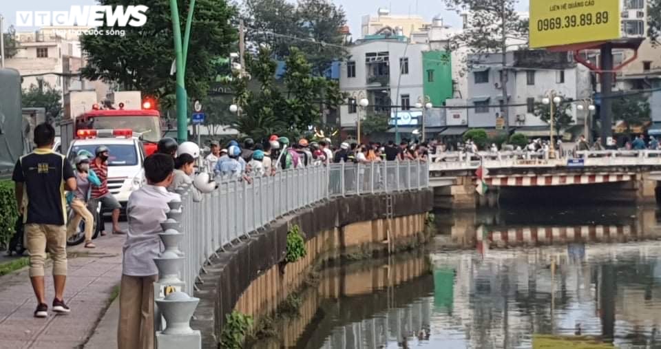 Tìm thấy thi thể người đàn ông nhảy kênh Nhiêu Lộc - Thị Nghè tự tử - 1