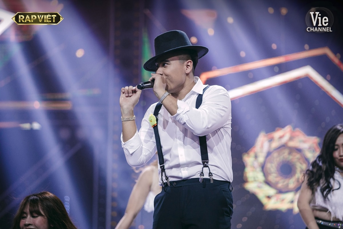 G.Ducky chứng tỏ bản lĩnh với những câu rap vần 3 ngọt ngào, ấm áp.