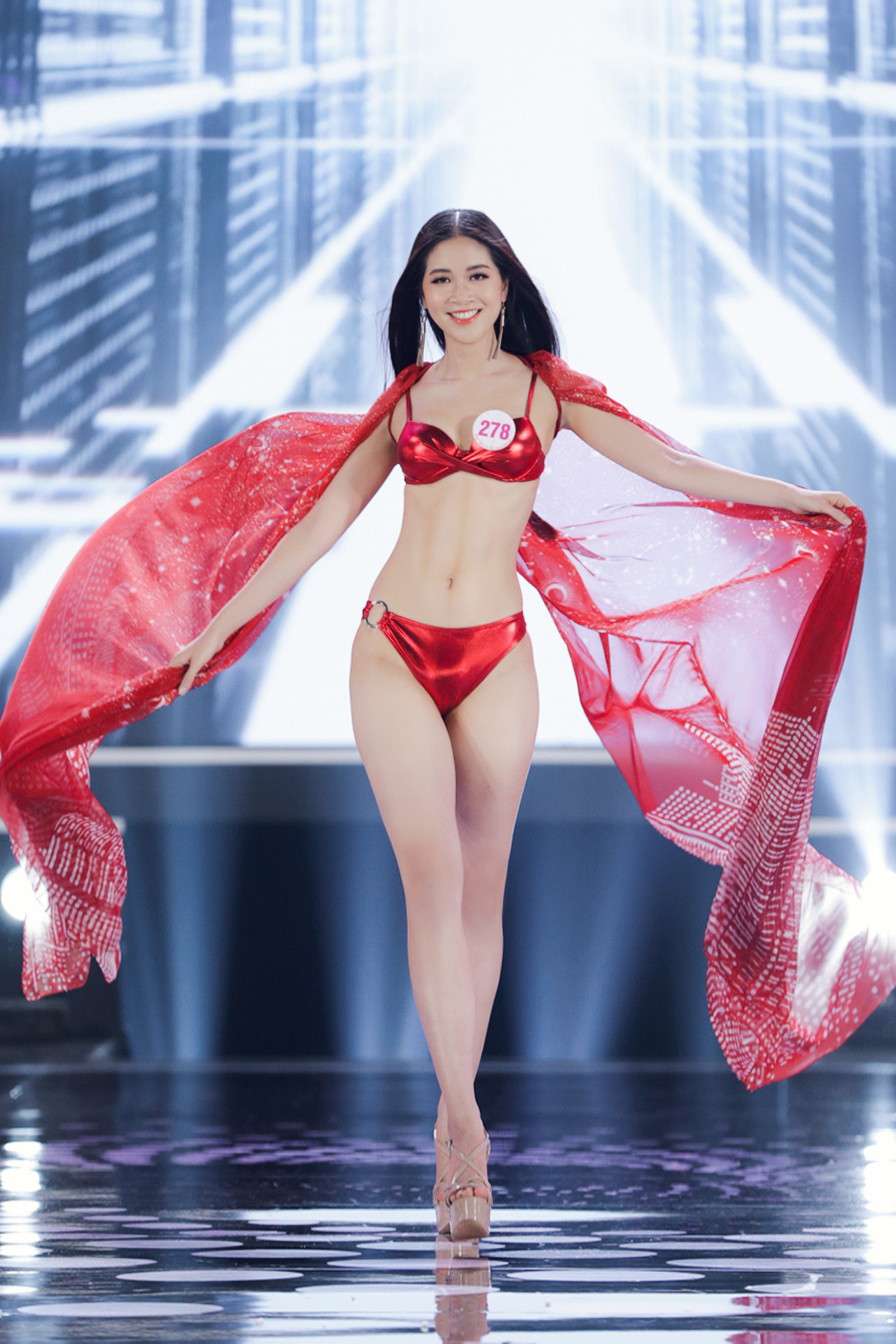 Cận cảnh phần thi bikini của Top 22 Hoa hậu Việt Nam 2020 - 13