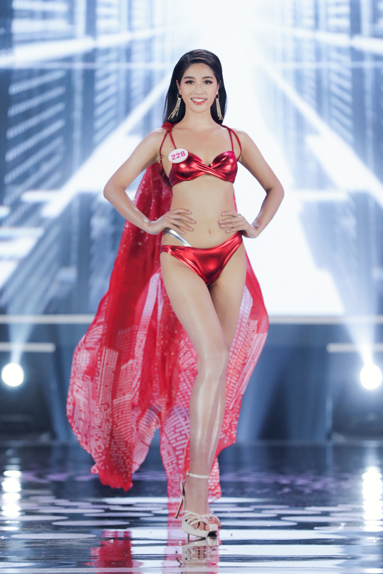Cận cảnh phần thi bikini của Top 22 Hoa hậu Việt Nam 2020 - 14