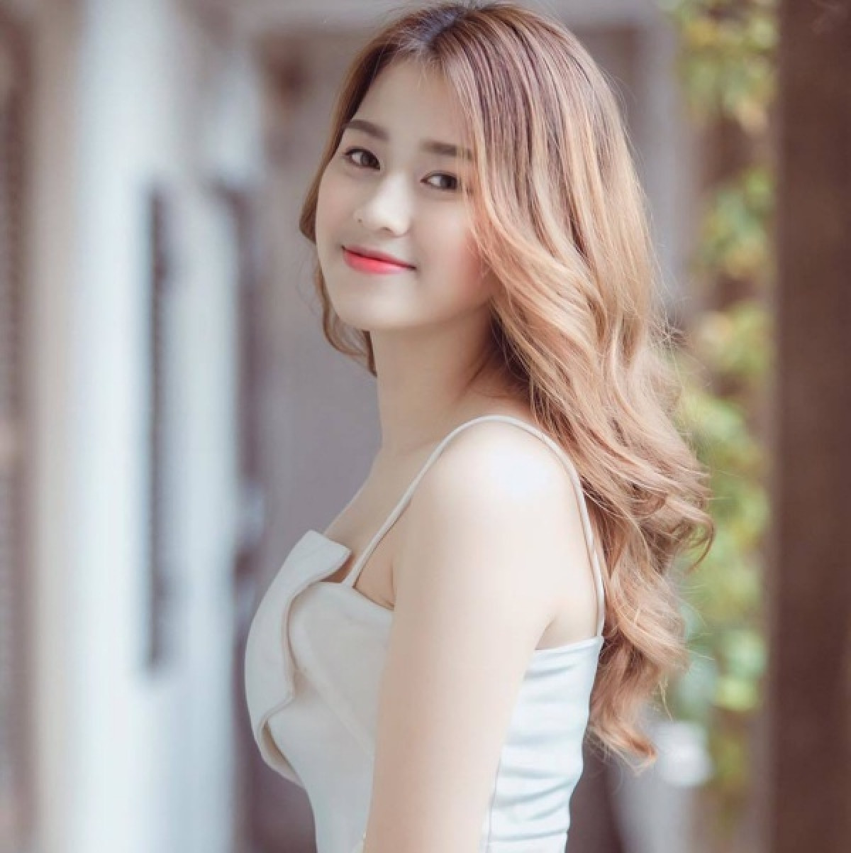 Học vấn vượt trội của Hoa hậu Việt Nam 2020 và hai á hậu - 2