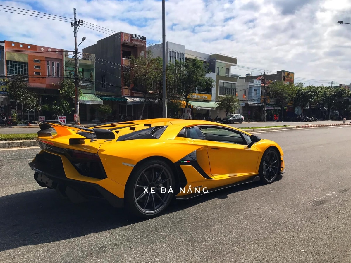 Cận cảnh siêu phẩm Lamborghini Aventador SVJ vừa 