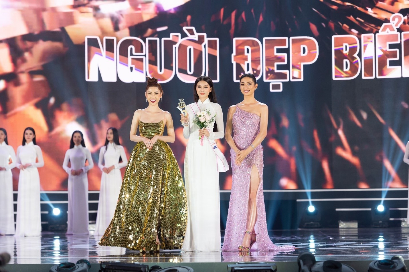 CEO Sìe Dentist trao tặng  600 triệu đồng cho Top 3 Hoa hậu Việt Nam 2020 - 5