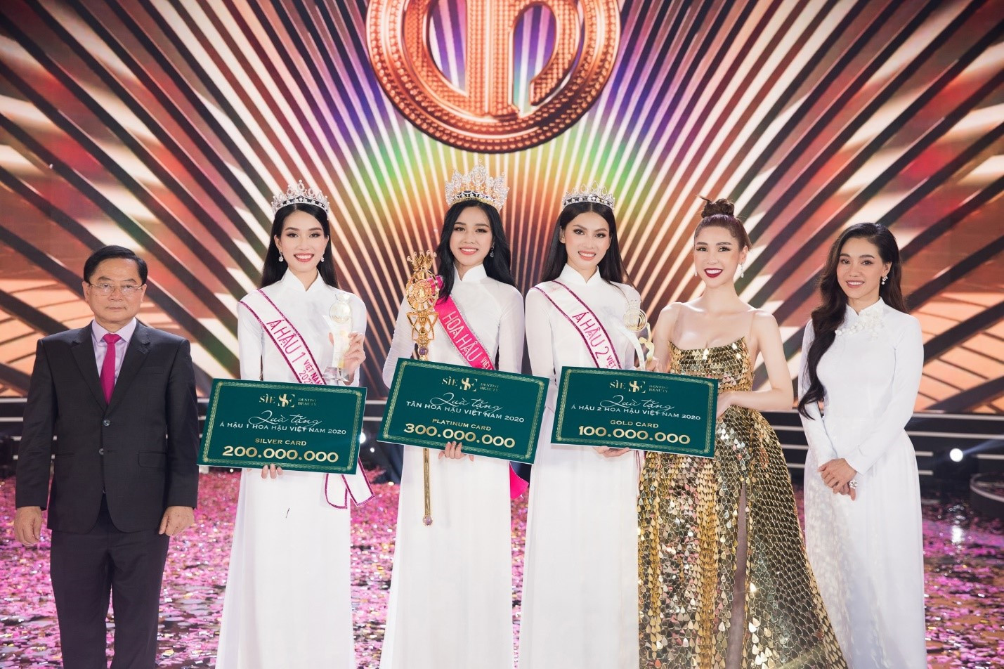 CEO Sìe Dentist trao tặng  600 triệu đồng cho Top 3 Hoa hậu Việt Nam 2020 - 6