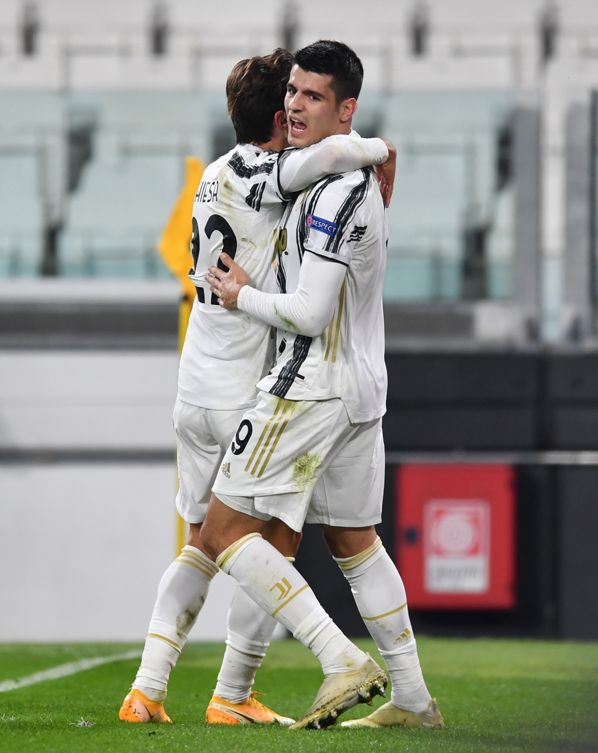 Morata ghi bàn ở phút bù giờ giúp Juventus giành chiến thắng (Ảnh: Getty).