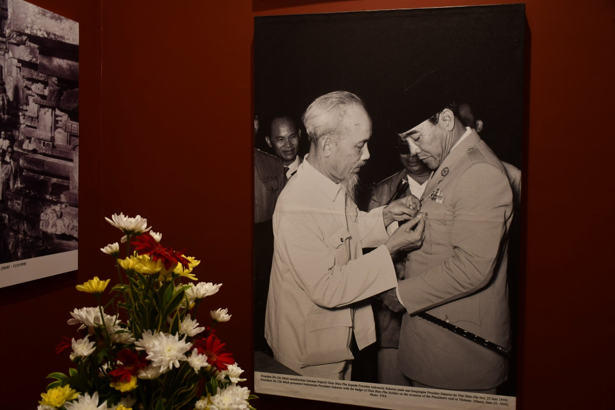 Hình ảnh Tổng thống Sukarno tới Việt Nam