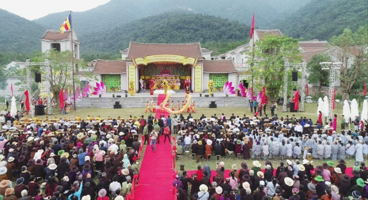 Lễ khai mạc “Yên Tử - về miền đất Phật mùa thu 2020”. Sự kiện diễn ra từ 11/11 đến 16/12 sẽ trở thành hoạt động thường niên.