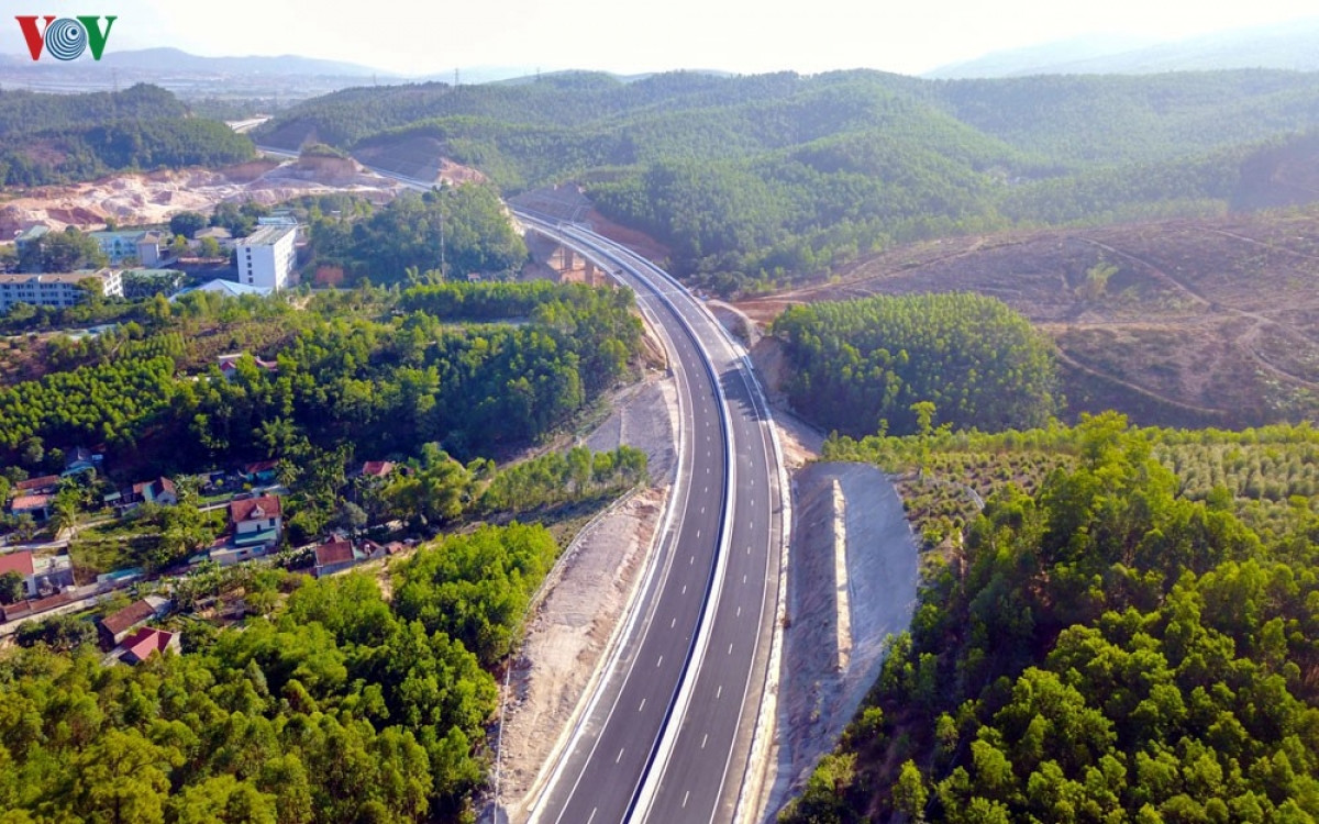 Tuyến đường cao tốc ven biển nối Hải Phòng - Hạ Long - Vân Đồn đã hoàn thành và đưa vào khai thác.