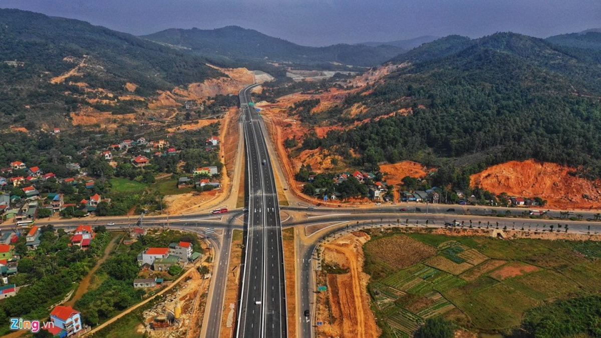Bộ GTVT cho biết, trong 10 năm tới sẽ phát triển thêm 3.000km đường bộ cao tốc để đến năm 2030, nước ta có được 5.000km đường cao tốc. Ảnh Zing.vn.