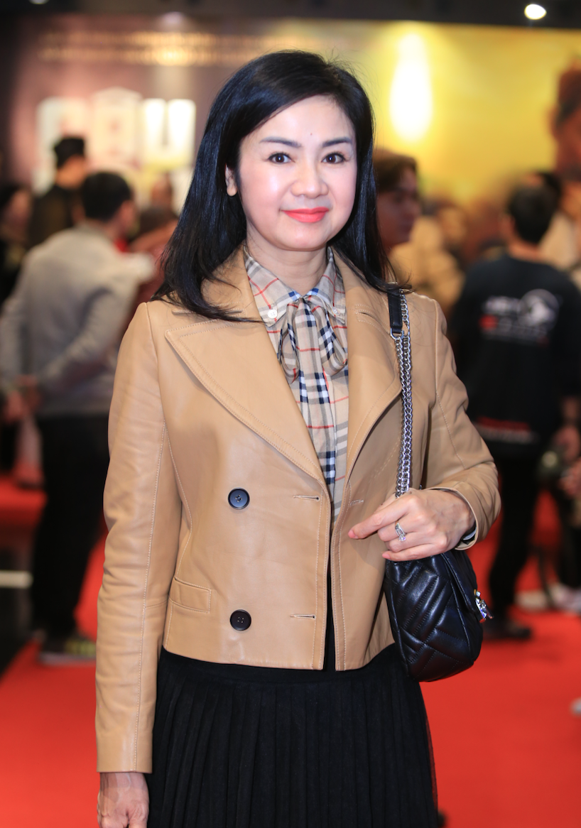 Hoa hậu Đỗ Mỹ Linh khoe vai trần, đọ sắc với Châu Bùi - 16