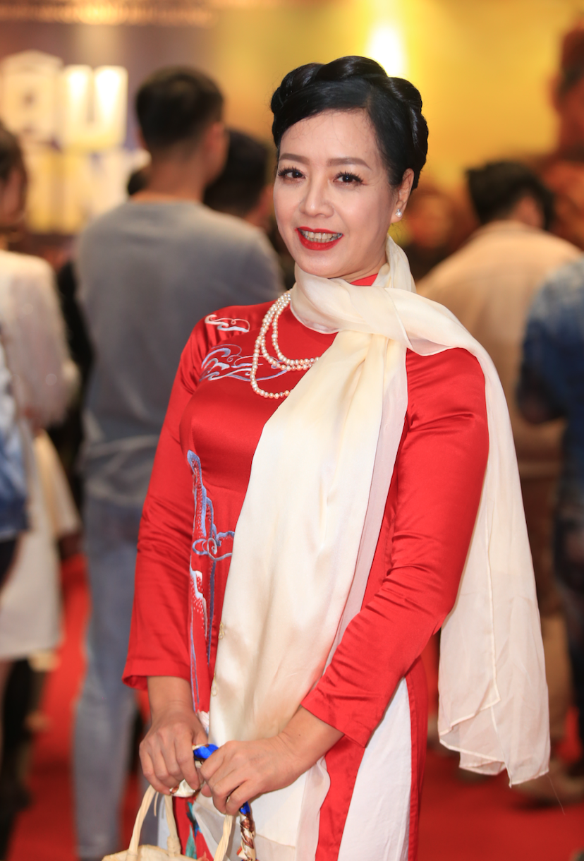Hoa hậu Đỗ Mỹ Linh khoe vai trần, đọ sắc với Châu Bùi - 8