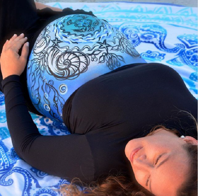 Mê mẩn loạt tranh vẽ trên bụng bầu của những người mẹ sắp sinh - 6