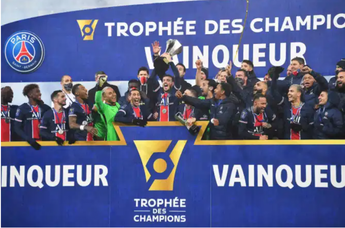 PSG ăn mừng danh hiệu Siêu Cúp Pháp 2020. (Ảnh: AFP).