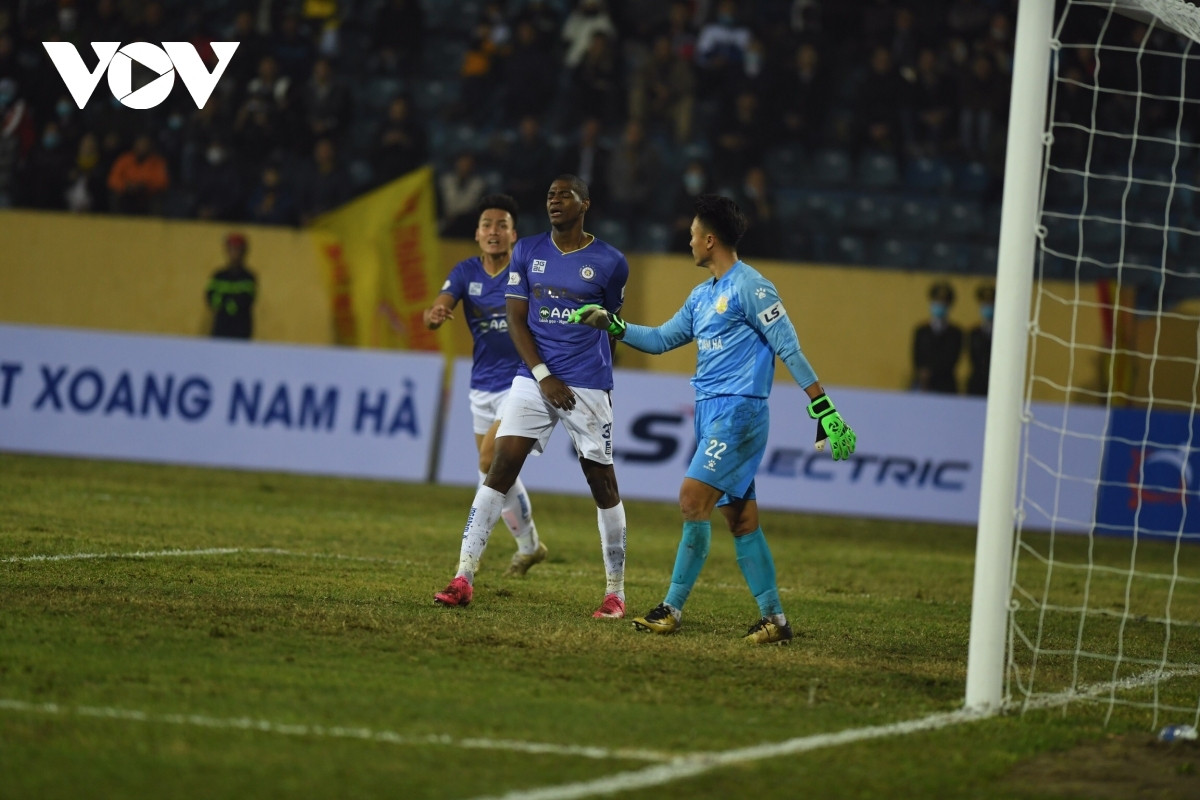 Thất bại 0-3 trước Nam Định là mùa giải thứ ba liên tiếp Hà Nội FC không biết mùi chiến thắng trong trận đấu sân khách đầu tiên ở V-League. (Ảnh: Dương Thuật)